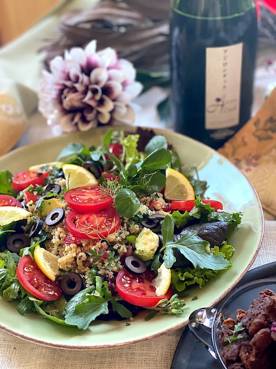 🌹🍷🍇オトナのあま〜い時間始まるよ🤗 ①. 🌿🥗🌿庭の採れたて野菜と#キヌアのサラダ|ゆきぽん@ゆきの家飲み料理さん