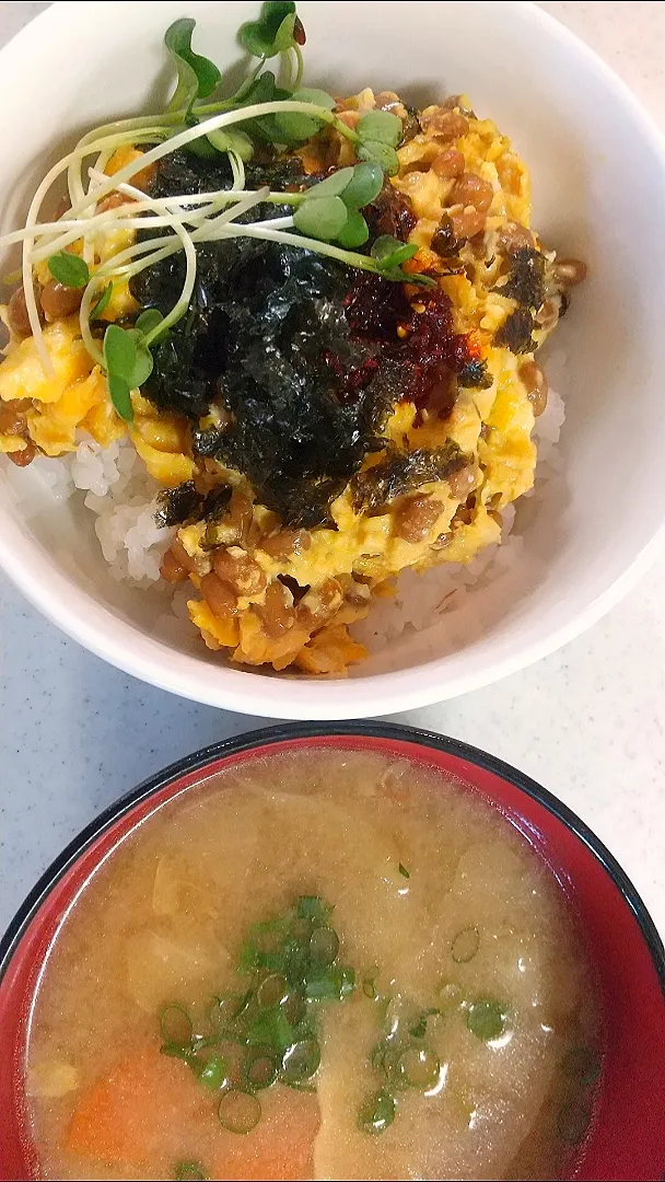 Snapdishの料理写真:我が家の納豆卵丼|まにょさん