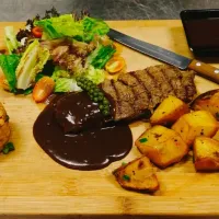 Snapdishの料理写真:local beef tenderloin steak|ភឿង អាទិត្យ សុភ័ក្រ្តさん