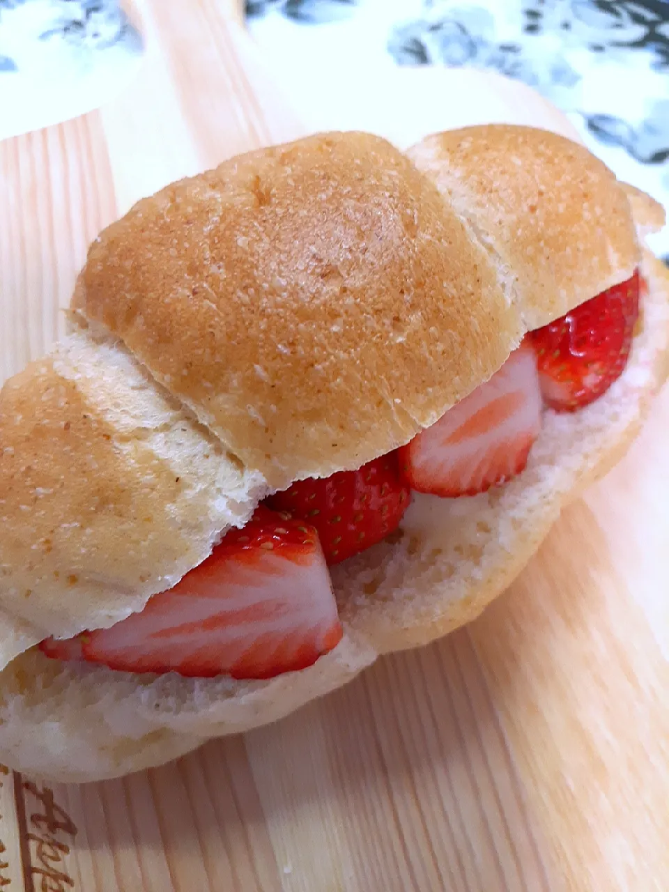 @きなこの料理 no小麦粉レンジ🆙🔷豆乳と大豆粉de自家製🐣カスタード🔷➡️塩パンに🍓🍓カスタード|@きなこさん