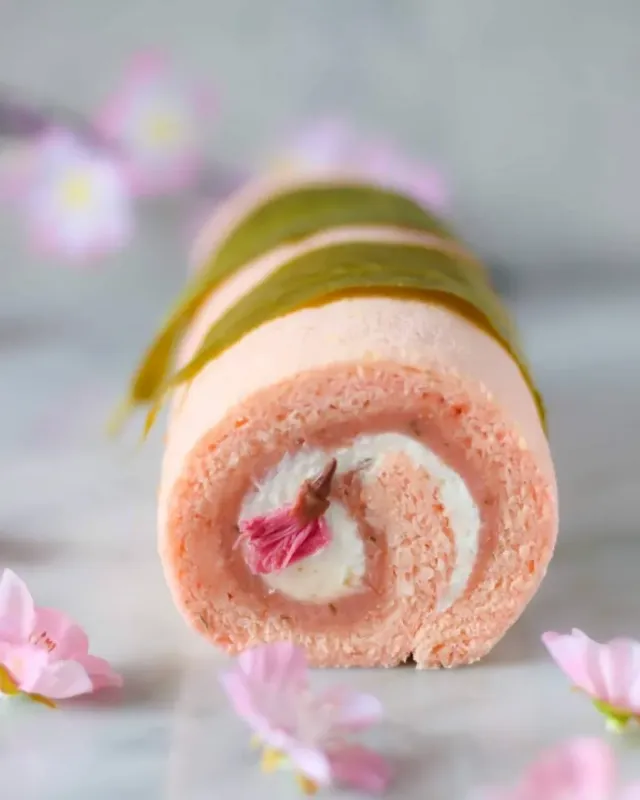 Snapdishの料理・レシピ写真:桜のロールケーキ｜日本の春をまきまき♪桜ロールケーキ