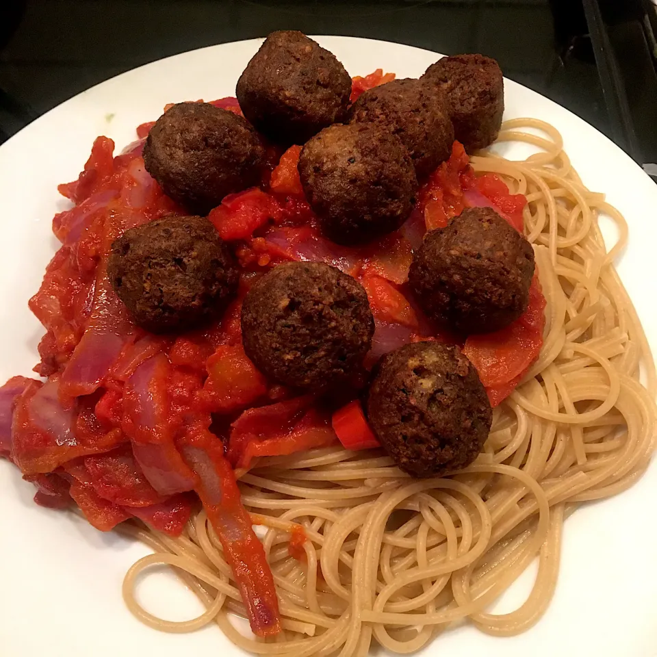 BirdsEye Green Cuisine vegan meatballs w/ tomato sauce & spaghetti|Nick Hiderさん