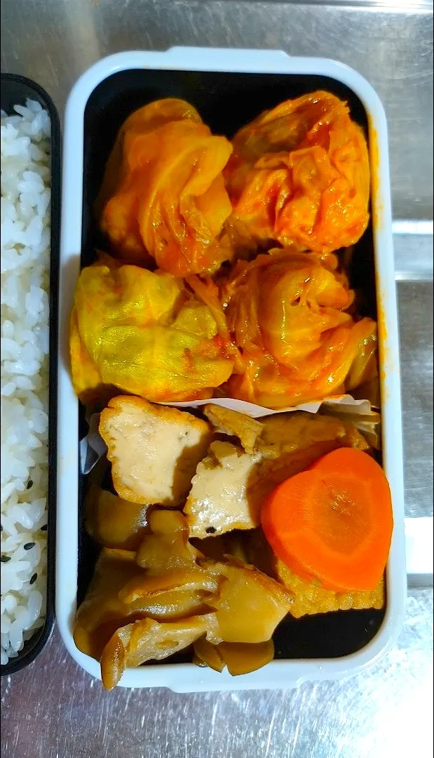 旦那弁当　2021/4/8

ロールキャベツ
舞茸と厚揚げの煮物|ユキヨメ♪さん