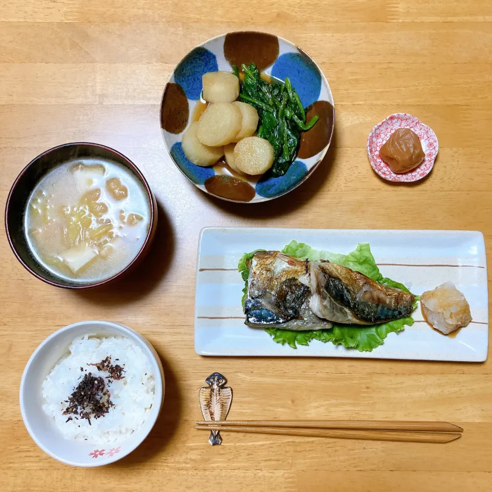 塩さばと山芋とほうれん草の煮物🐟|ちゃみこさん