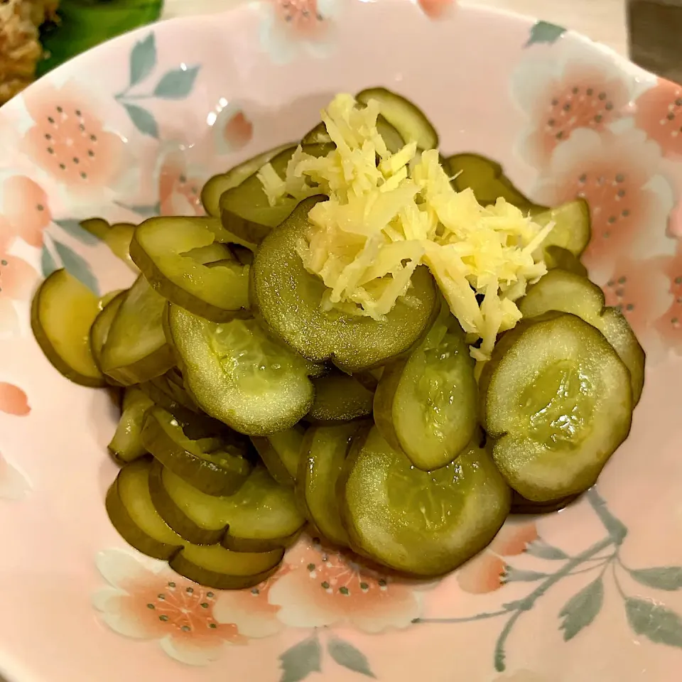 Snapdishの料理写真:朝食に❗️ぬか床の古漬けきゅうり🥒|みっこちゃんさん