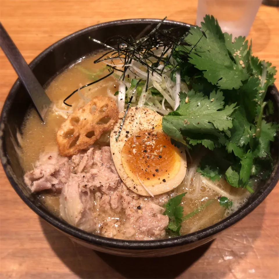 Snapdishの料理写真:ツナコツラーメン＋パクチー@YUJI RAMEN TOKYO|morimi32さん