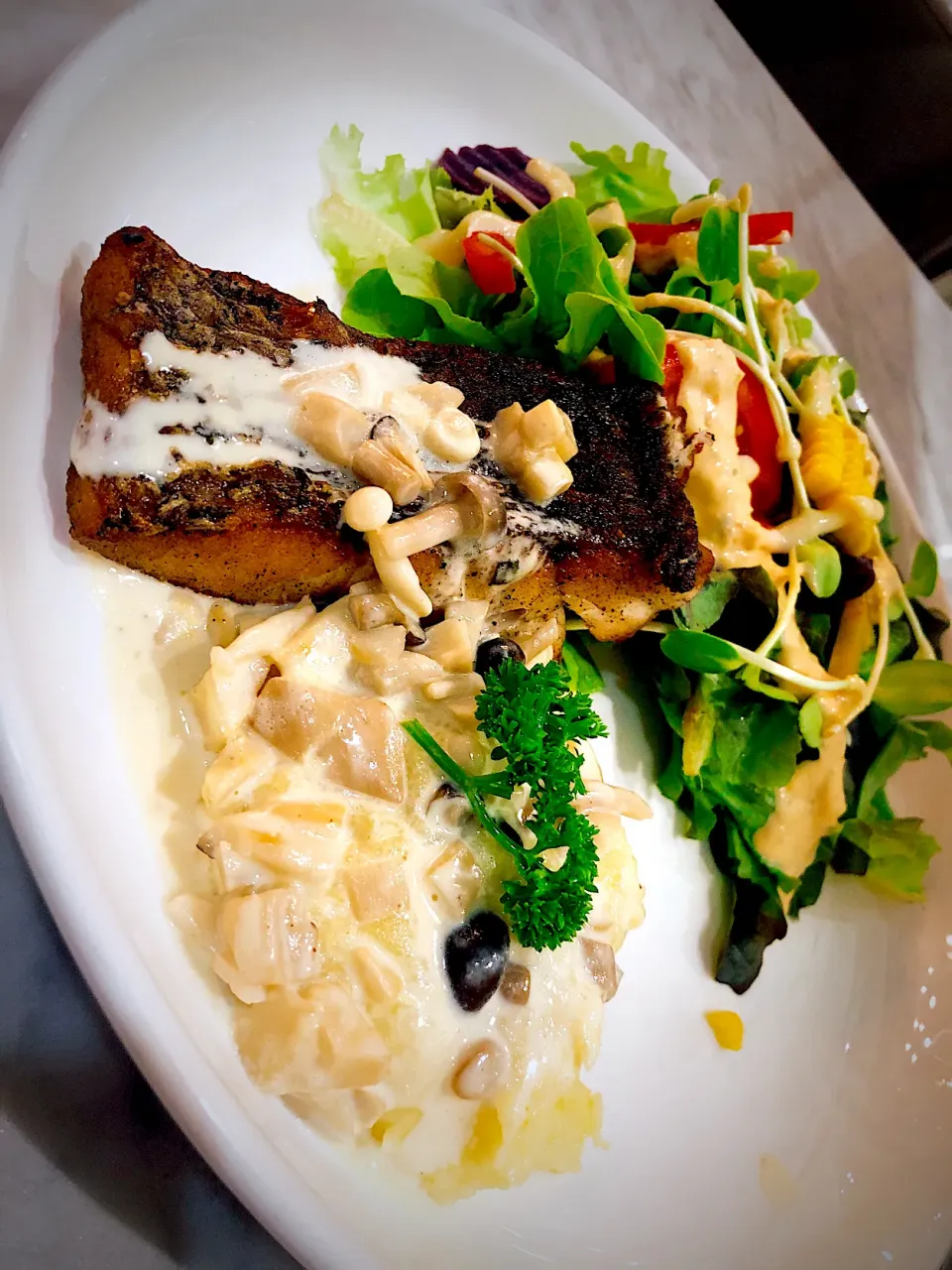 Salmon Steak with mashed potatoes and salad.😋|Zさん