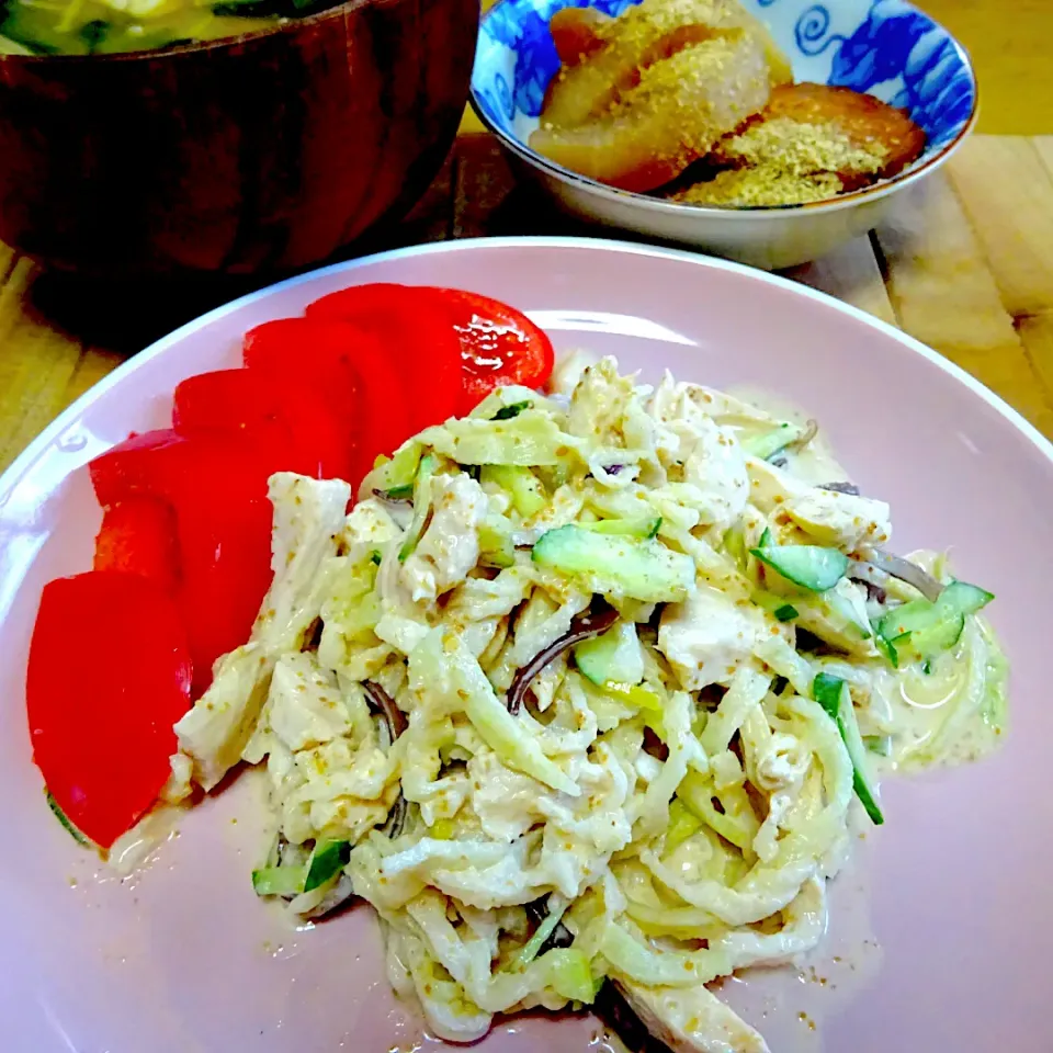 蒸し鶏と野菜の胡麻ドレッシング和え　切り干し大根と刻みキクラゲ、きゅうり🥒です😊|みずはらさん