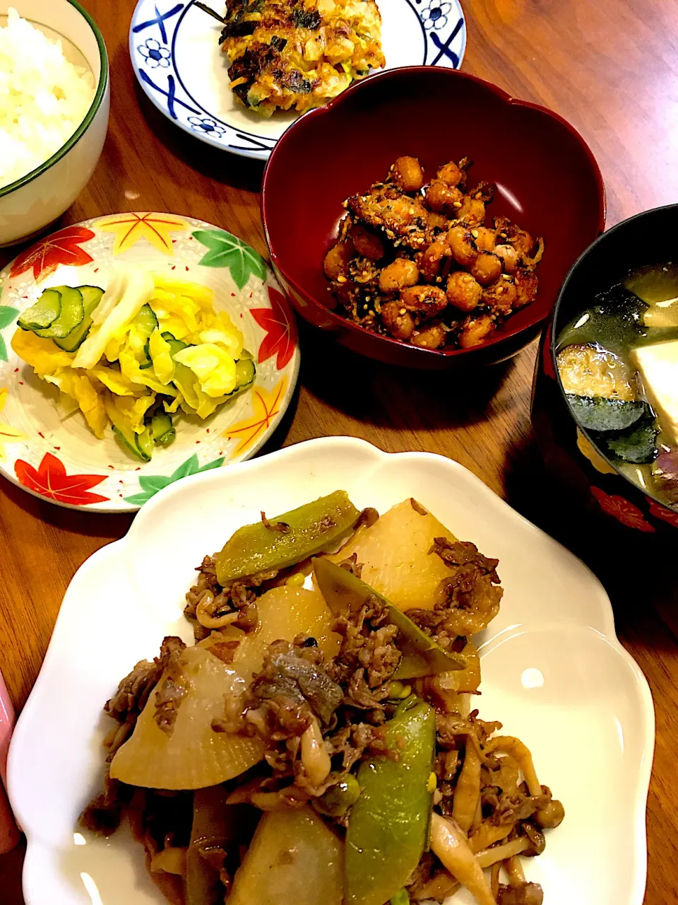 Snapdishの料理写真:牛肉とお野菜の梅だれ炒め、お豆とおじゃこの甘辛炒り、豆腐と茄子のお味噌汁、キャベツときゅうりのお漬物（柚子風味）|クリスティーヌさん