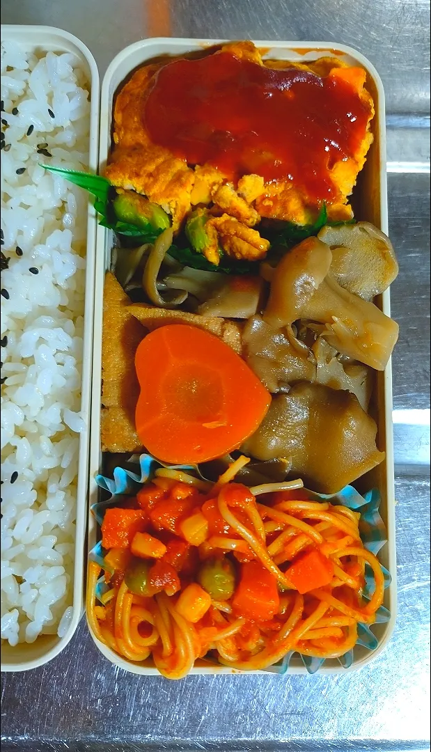 旦那弁当　2021/4/9

オムレツ
舞茸と厚揚げの煮物
トマトパスタ|ユキヨメ♪さん