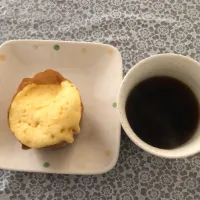 Snapdishの料理写真:朝食蒸しケ一キ、コ一ヒ|risa1022さん