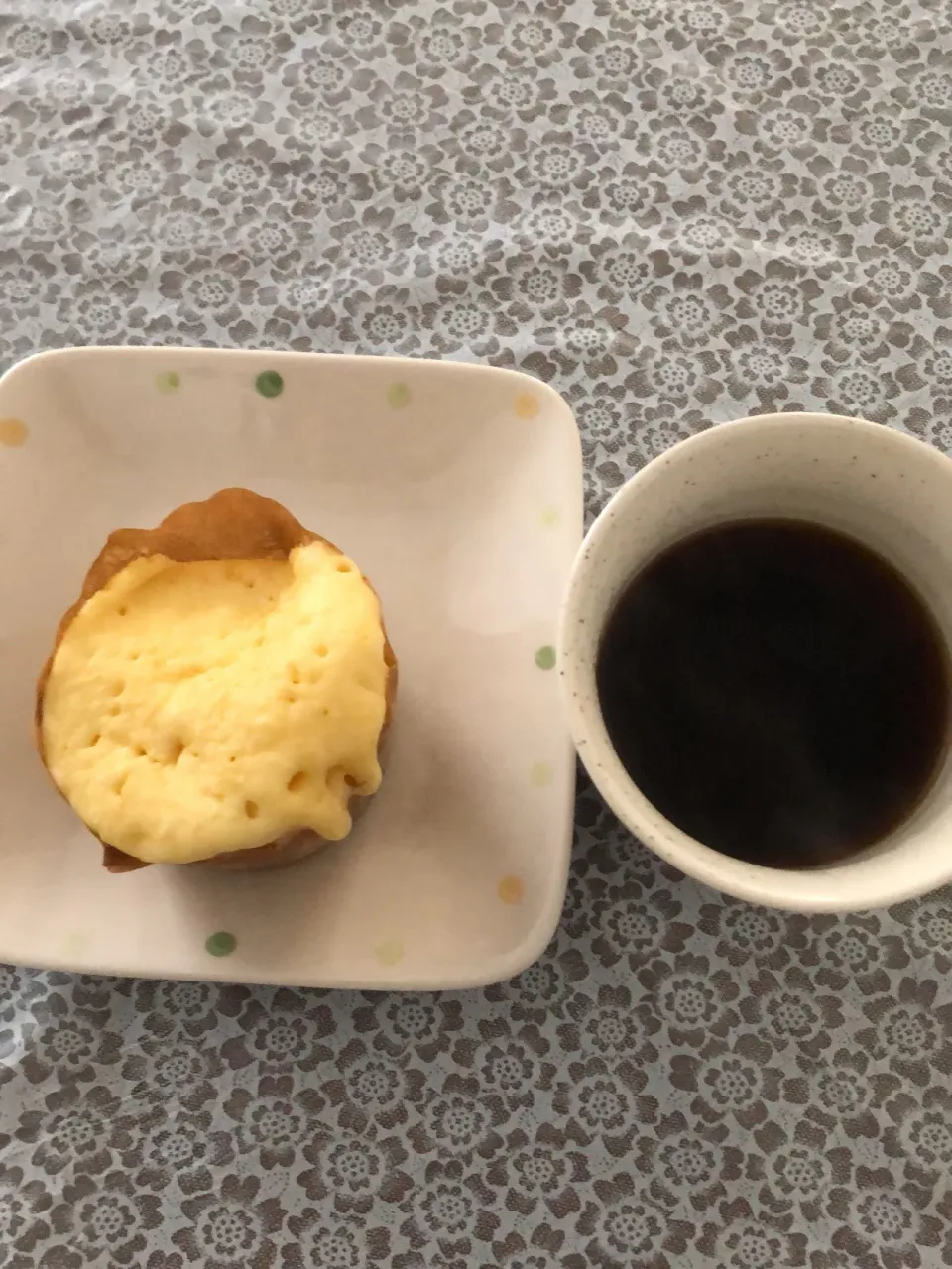 Snapdishの料理写真:朝食蒸しケ一キ、コ一ヒ|risa1022さん