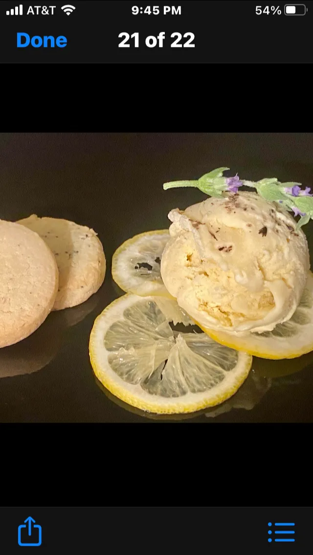 Lemon Lavender Ice Cream with Shortbread Cookies|Christine pavelkaさん