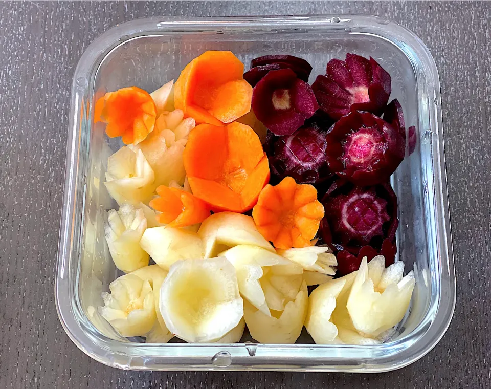 Purple, white & orange carrots|yeni kartikasariさん