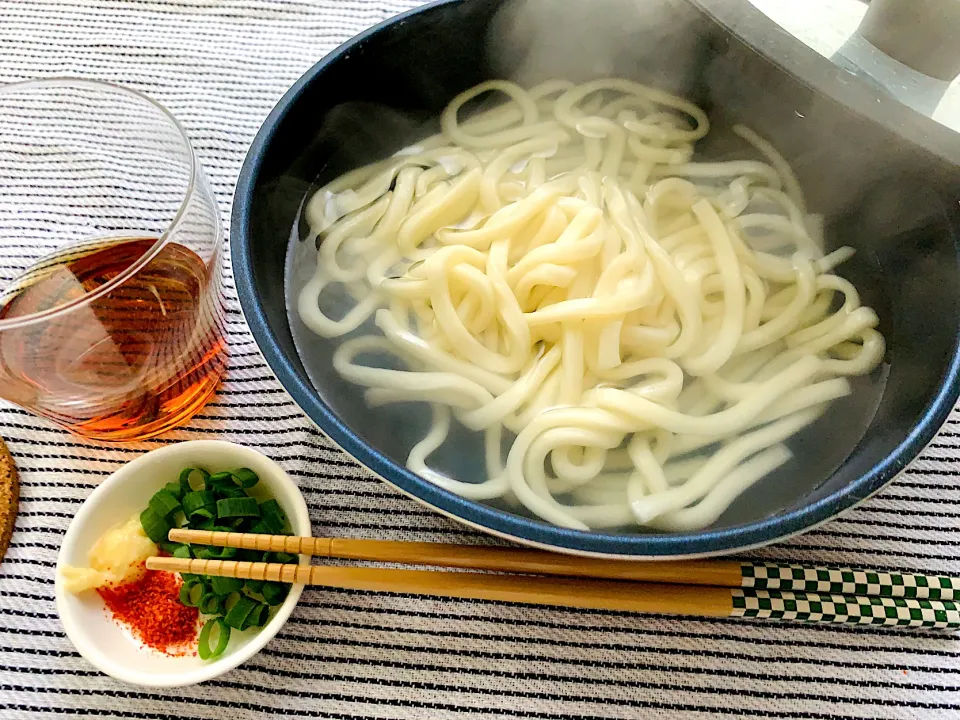 Snapdishの料理写真:朝のシンプル釜揚げうどん|いーのさん