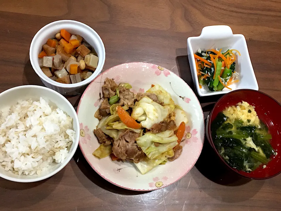 豚肉とキャベツの甜麺醤炒め ほうれん草と卵の味噌汁 小松菜と人参のしらす和え 五目豆|おさむん17さん