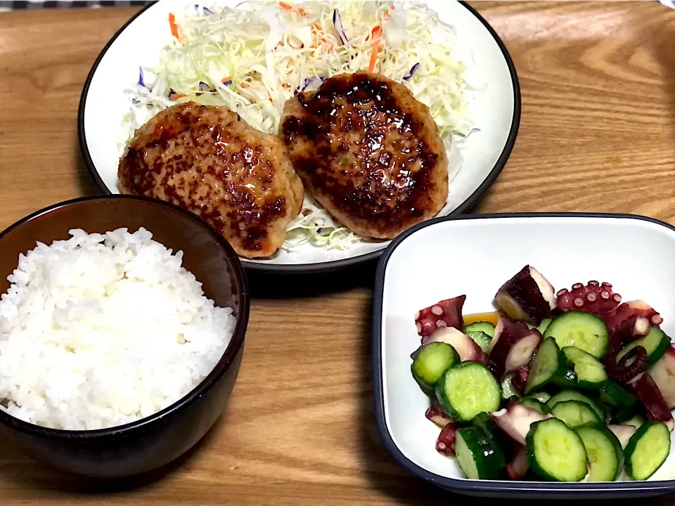 ☆鶏つくねバーグ ☆千切りキャベツミックスサラダ  ☆タコきゅうり|まぁたんさん