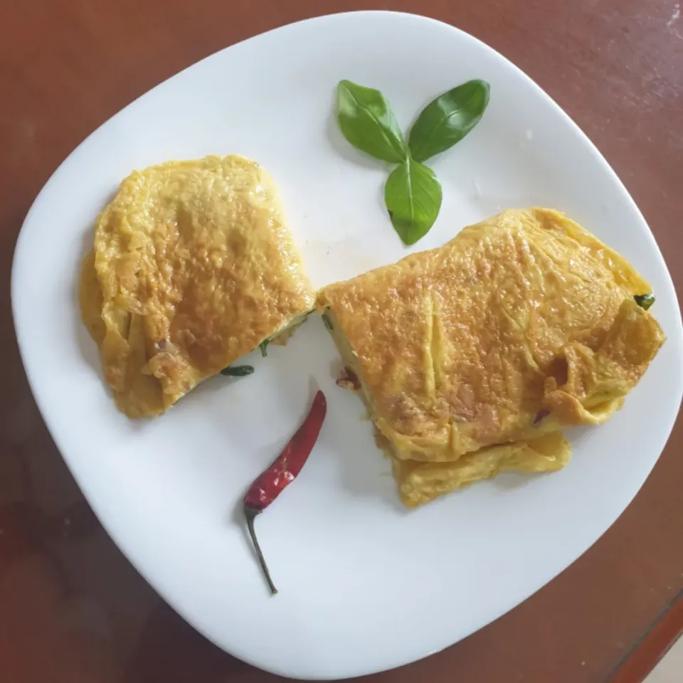 Thai Spicy Omelette with Basil|Mikaela's Kitchenさん