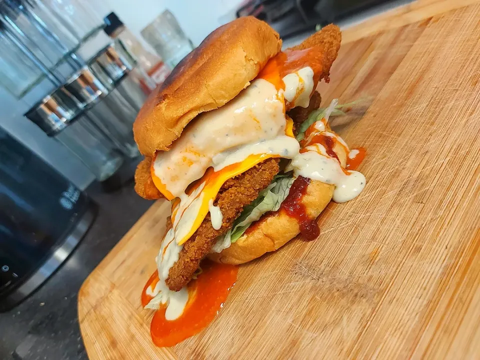 buffalo and blue cheese double chicken burger|billygさん