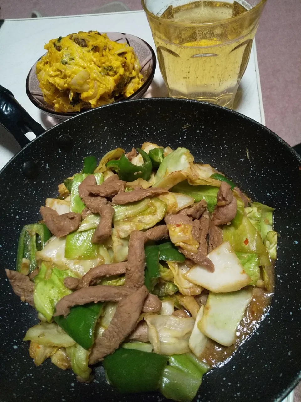 今日の晩御飯
※焼肉のたれでヒレ肉回鍋肉
※かぼちゃサラダ 新玉ねぎとレーズン入
※ハイボール|れあMIXさん