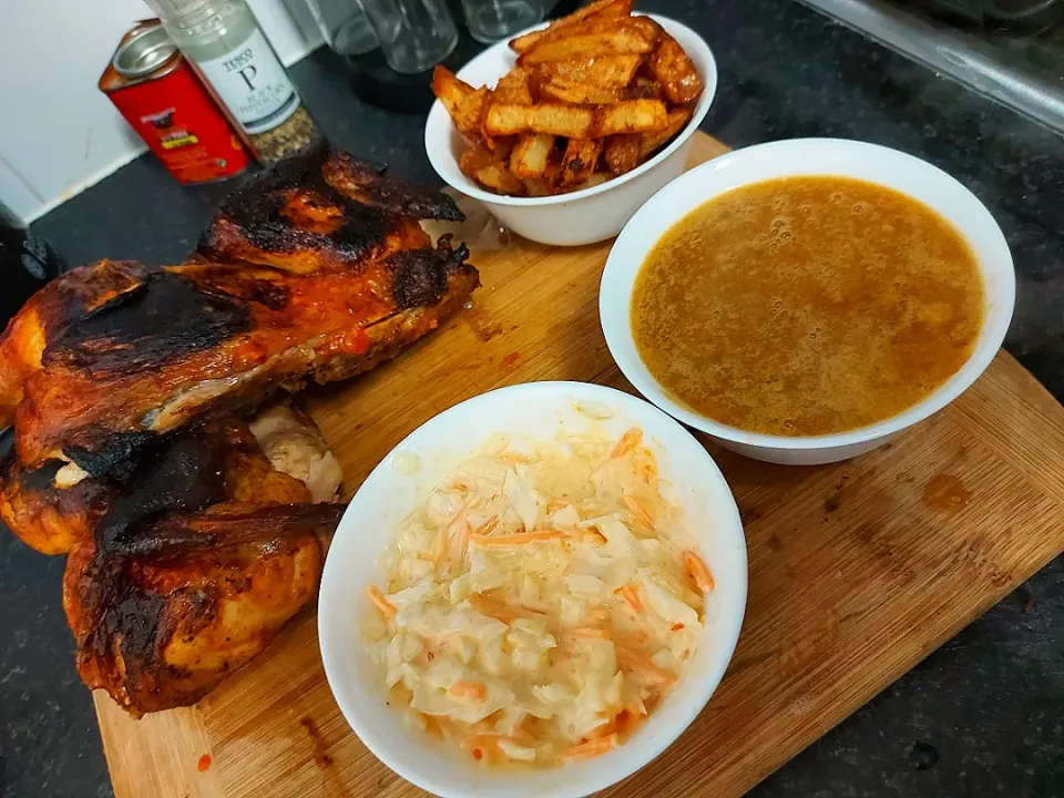 Spatchcock chicken, Homemade chips, coleslaw and spicy chicken gravy|billygさん