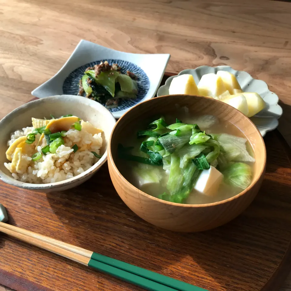 レタスのお味噌汁で朝ごはん|よっすぃさん