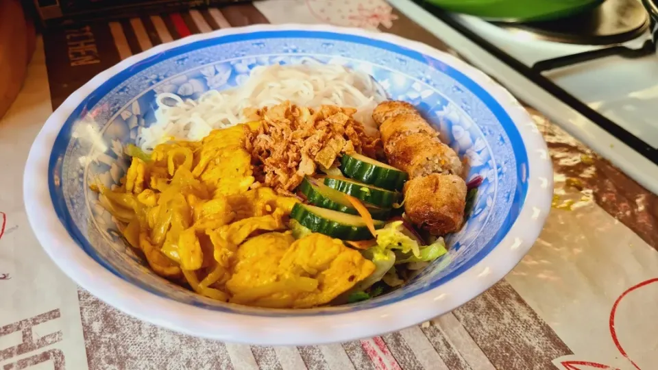 Bo bun au poulet {salade asiatique}|cuisine thaï 🇹🇭さん