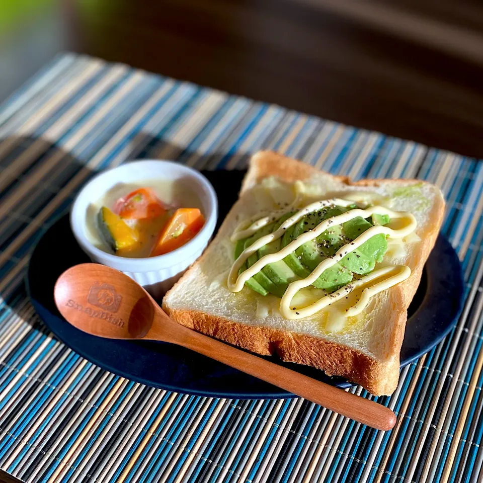 アボカドマヨチーズトースト🥑|ちぐあささん