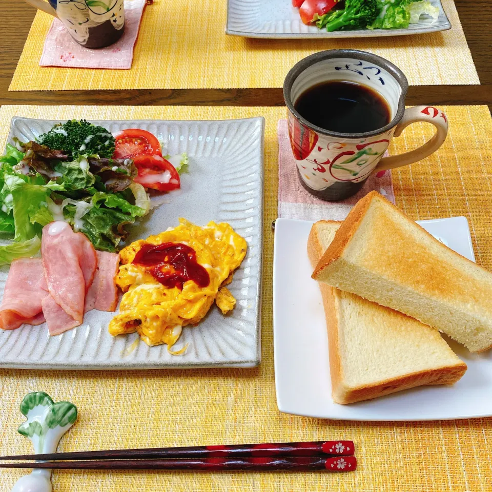 Snapdishの料理写真:叔母妹からモスの食パン🍞を頂いたよ。|naoさん