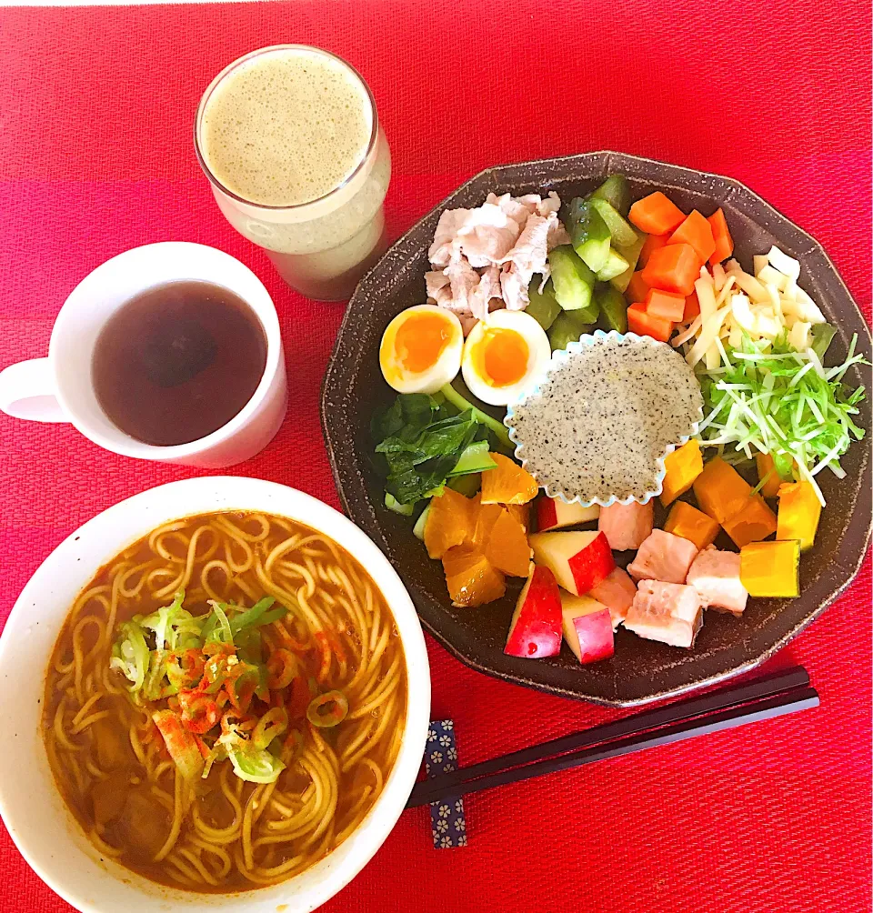 ハッピーモーニングセット🤗💖カレーうどん🍛朝カレー230日目💪コブサラダ🥗黒胡麻ドレッシング💪😋紅ナツメ紅茶😋セサミンスムージー💪✌️完食^_^💪😋🙏|HAMI69さん