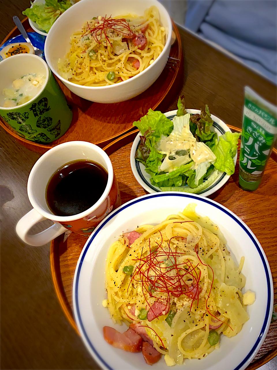 キャベツとインゲン ベーコンのチーズクリームパスタ 糸唐辛子レタスサラダ きざみバジルペースト クリームシチュースープ コーヒー Ch K O Snapdish スナップディッシュ Id 5c8rpa
