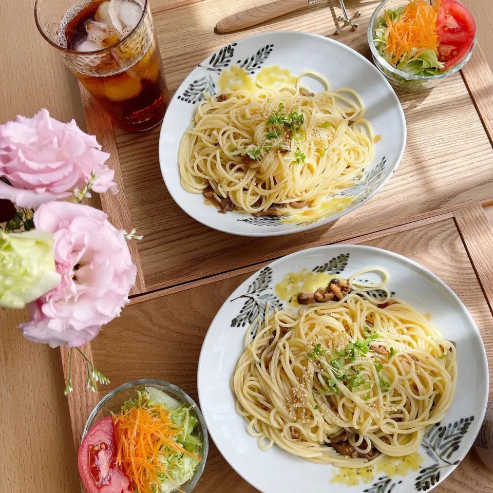 4/10❤︎休日ランチ🍃
・和風きのこパスタ
・グリーンサラダ|Makinsさん