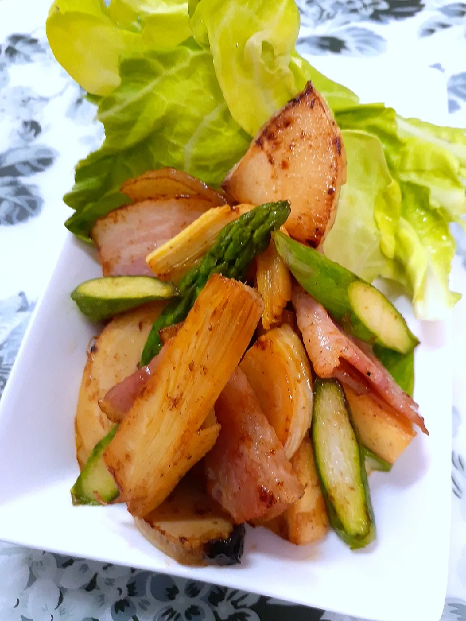 🔷竹の子とベーコンのバター醤油炒め🥬春キャベツ添え🔷|@きなこさん