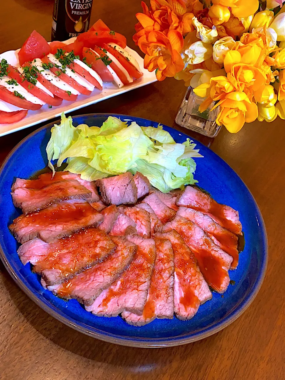 ローストビーフで赤ワインを飲む準備🍷|YOKOさん