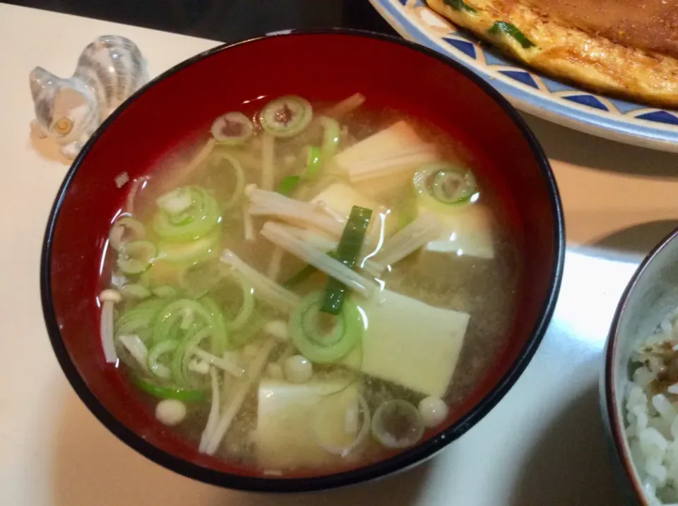 Snapdishの料理写真:エノキと豆腐のお味噌汁|Takeshi  Nagakiさん