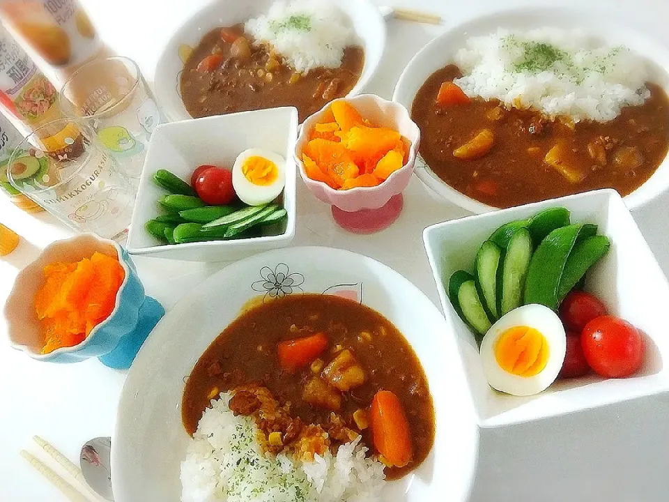 夕食(*^^*)
カレーライス🍛
サラダ🥗
福神漬け
せとか🍊|プリン☆さん