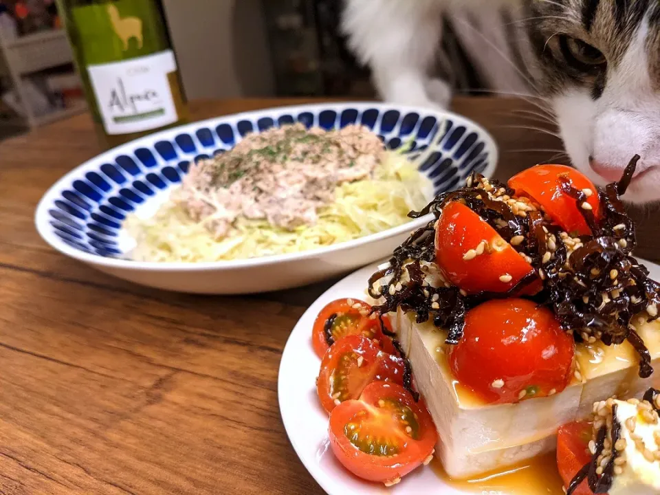 Snapdishの料理写真:コンビニで買える材料のサラダおつまみ|nononounさん