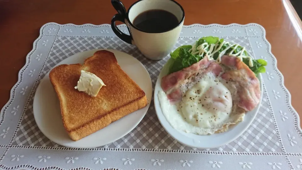 ☆トースト
☆ベーコンエッグ
☆コーヒー☕😃☀️|chikakoさん