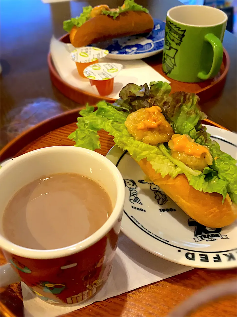 フライドチキンサンド🥬🍗🥖　オーロラ辛ソース🌶  ココアオレ☕️ マンゴー＆アセロラゼリー🥭🍒|ch＊K*∀o(^^*)♪さん