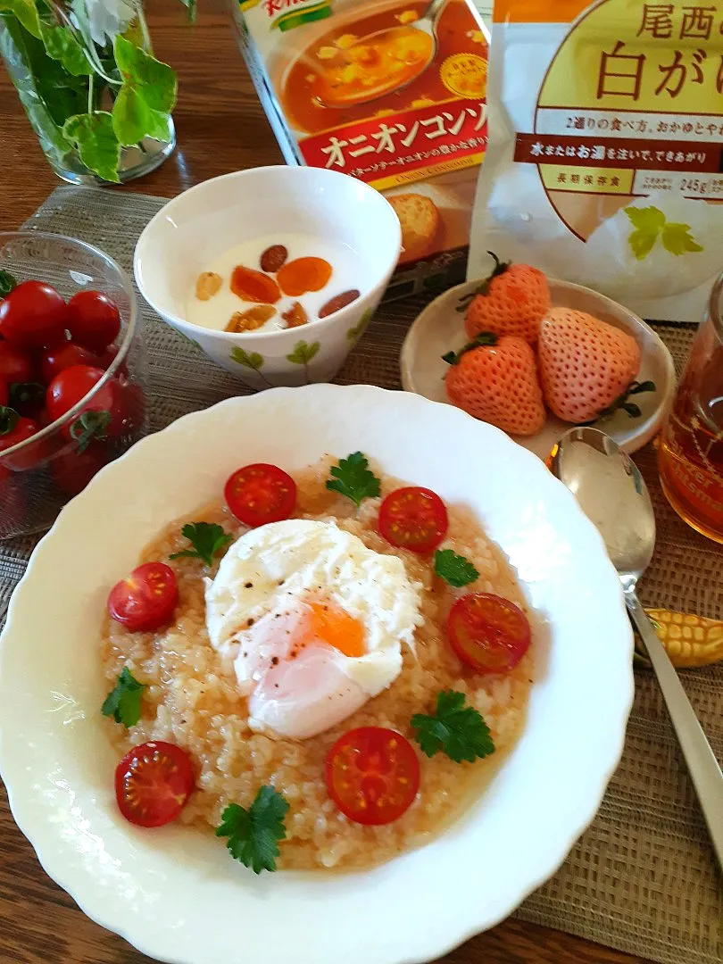 非常食の白がゆとコンソメスープで
優しいリゾットの朝ごはん🌄🍴|fumfumさん