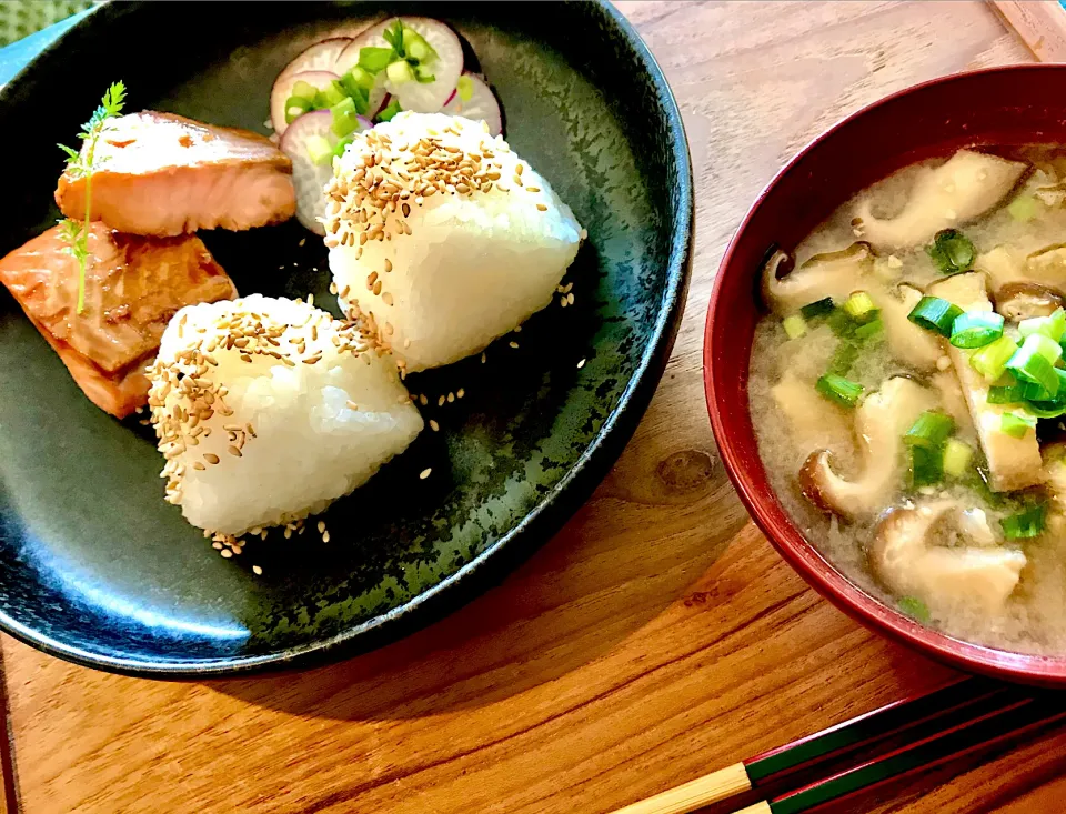 ふっくら土鍋ご飯のごま塩おにぎり|atsukoさん