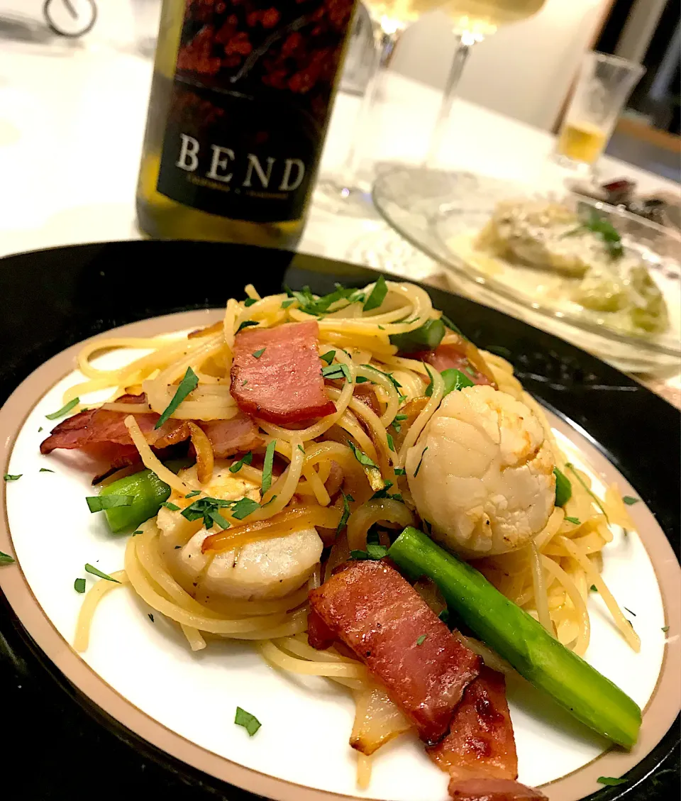 Snapdishの料理写真:帆立貝柱とグリーンアスパラのパスタ🍝➰🥂|ナムナムさん