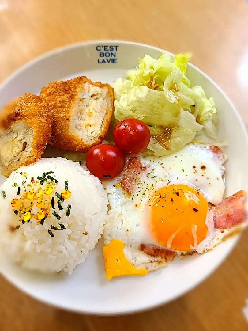 ～おうちランチ🏠️～
豚肉のミルフィーユカツのワンプレート😋|みぽりん♪さん