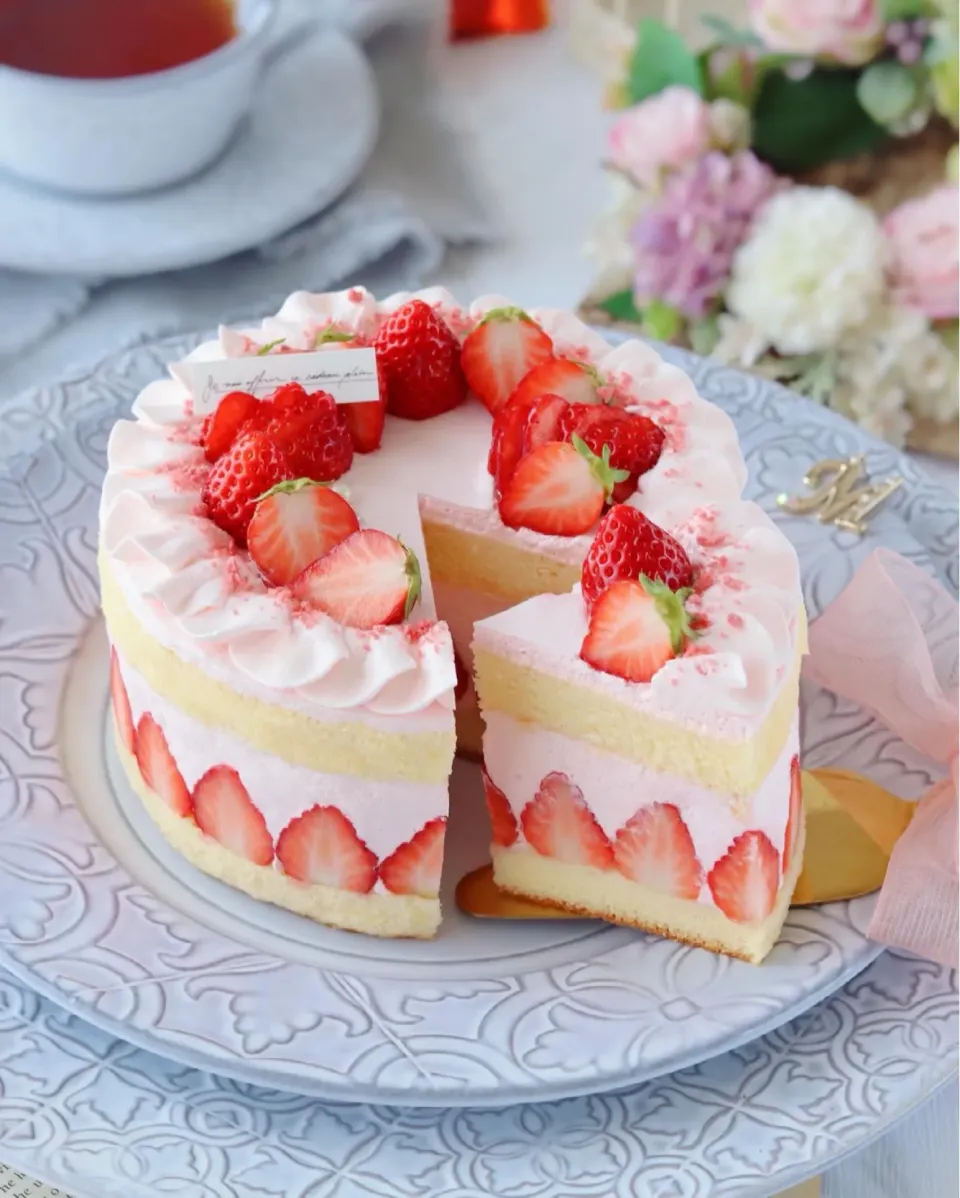 フレジェ風いちごケーキ🍓|もえさん