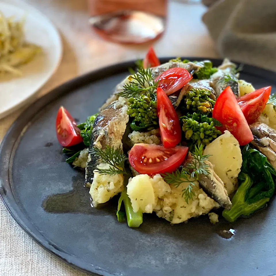 🌷#春和景明 🏞春色ロゼと共に💞 ②. 🥗新じゃがのハーブポテトマリネとオイルサーディンのサラダ|ゆきぽん@ゆきの家飲み料理さん