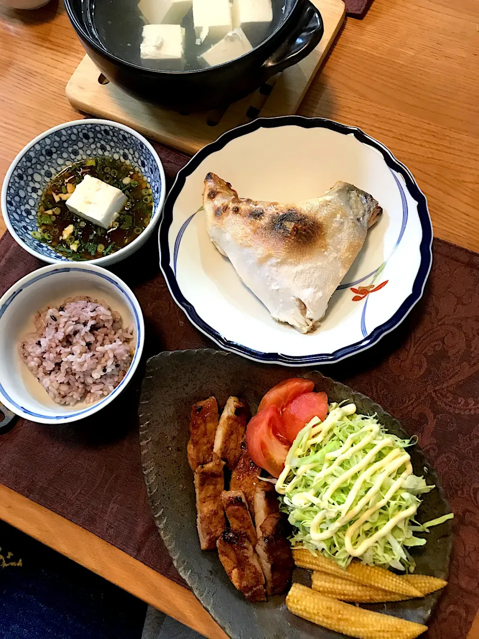 Snapdishの料理写真:豚の味噌焼き、湯豆腐、鰤カマ焼き|sobacoさん