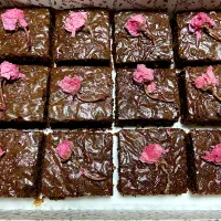 Snapdishの料理写真:🌸 Sakura Brownies 🌸|Yona Kiren Kohさん