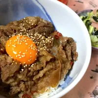 Snapdishの料理写真:新玉ねぎで牛丼 春キャベツの春雨サラダ|はるかさん