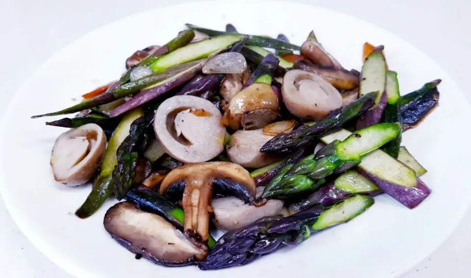 saute asparagus and assorted mushrooms|steven z.y.さん