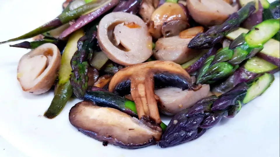 saute asparagus and assorted mushrooms|steven z.y.さん